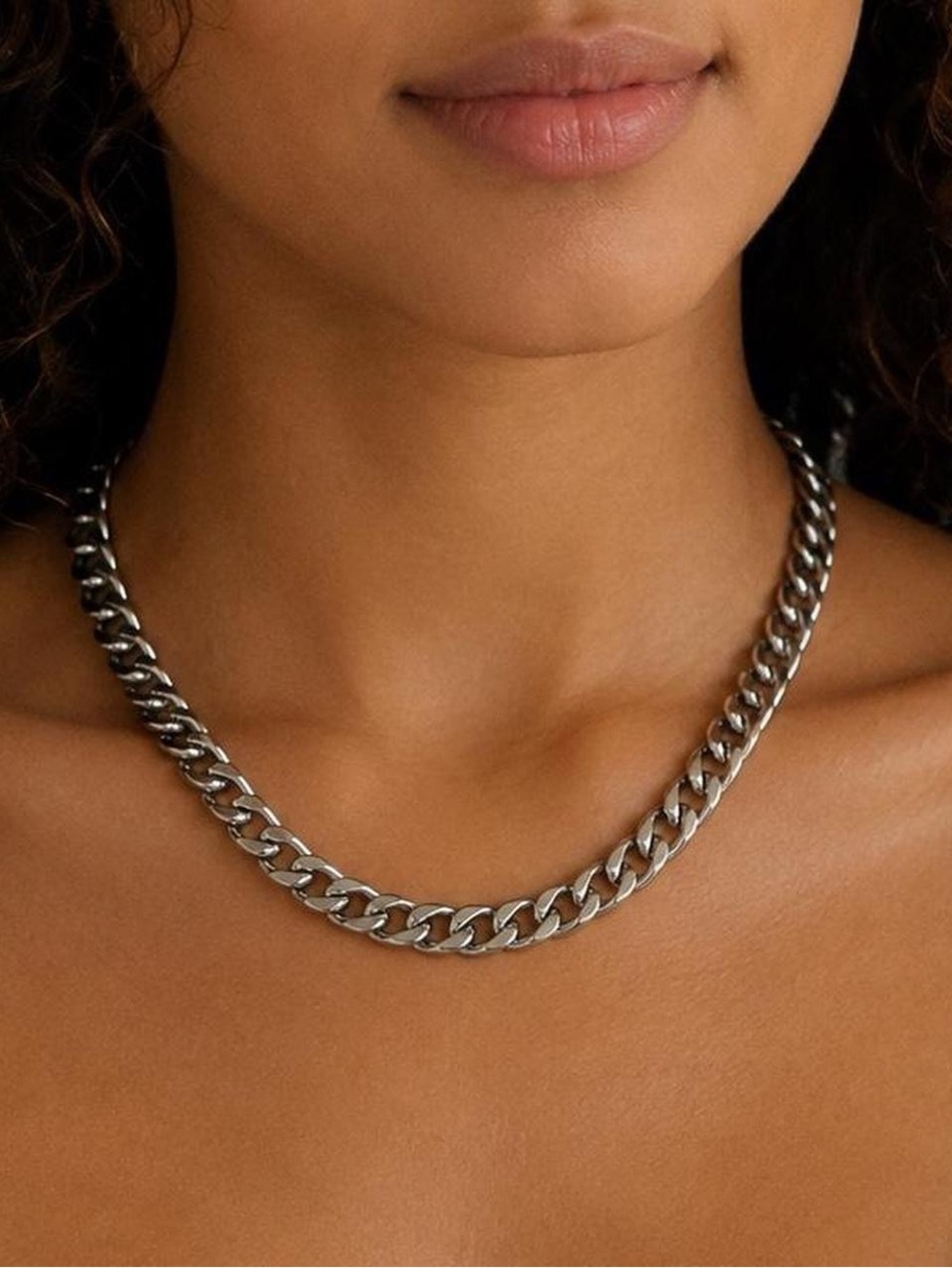 Bold & Timeless: Classic Silver-Tone Curb Chain